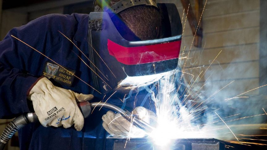 Multi process MIG TIG MMA welding from central power source